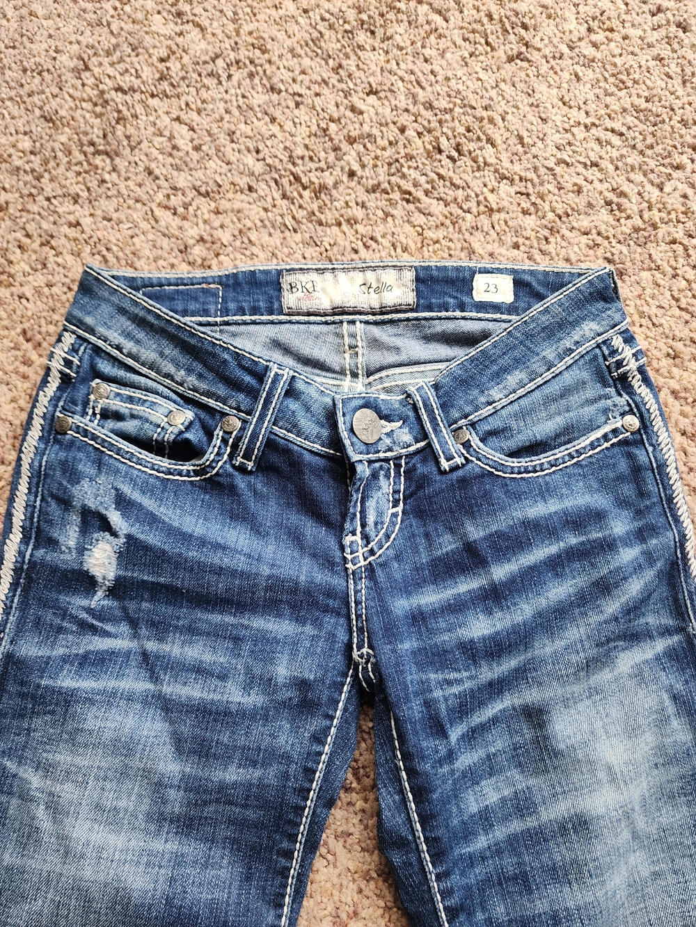 BKE Stella Mid-Rise Women’s Blue Distressed Capri